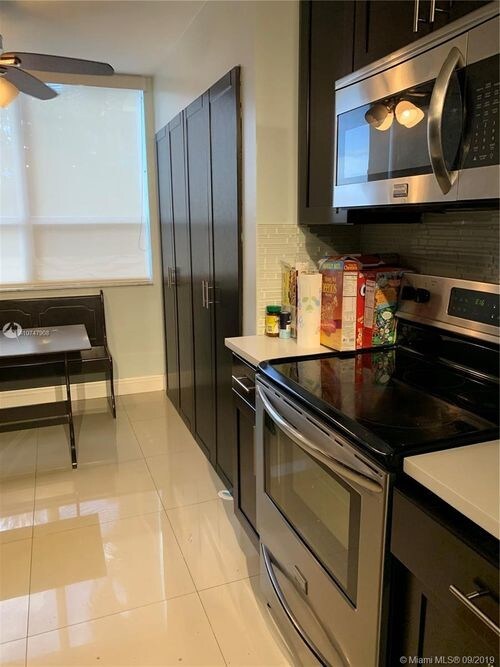 Building Photo - 900 NE 195th St