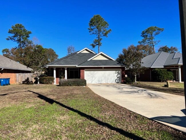 Building Photo - Walking Distance to Gulf Shores School!