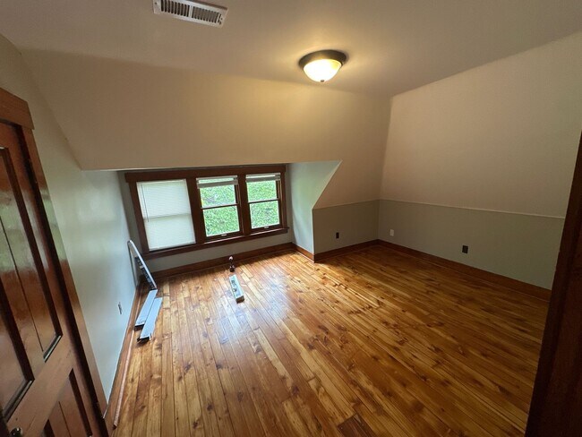 Building Photo - Short North / Victorian Village Single Family House!