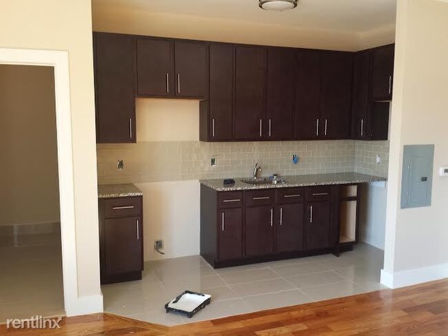 Building Photo - 1202 Summit Ave