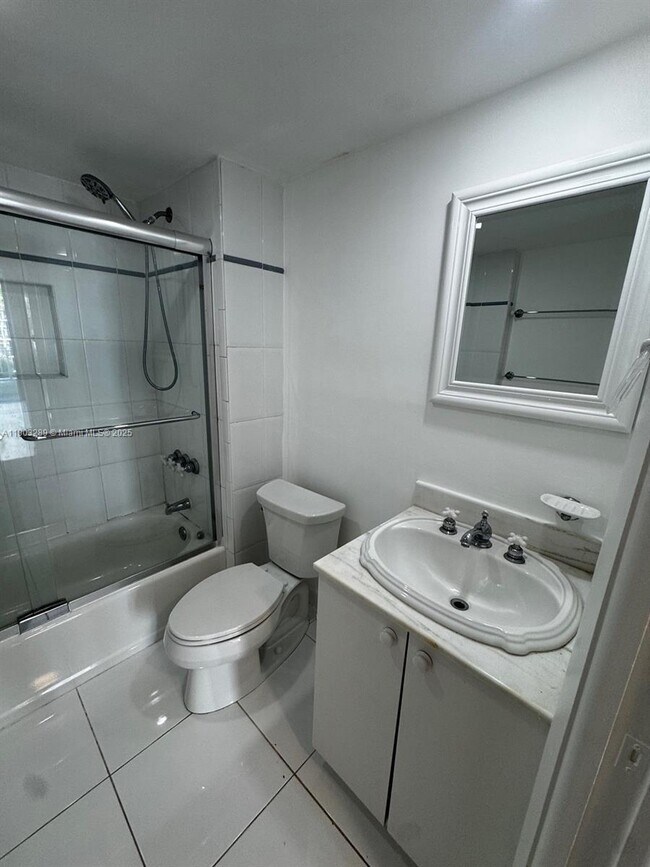 Building Photo - 200 SE 15th Rd