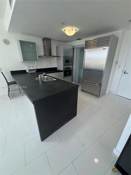 Building Photo - 18201 Collins Ave