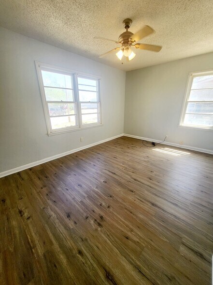 Building Photo - 3789 Sunset Ave
