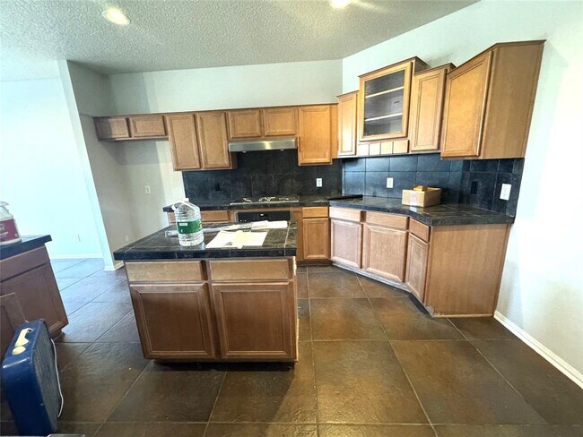 Building Photo - 772 Riverside Dr