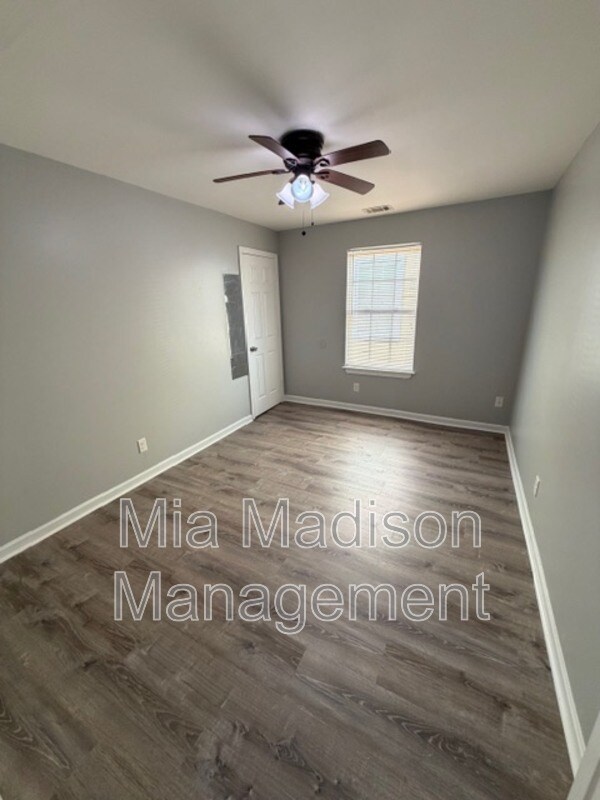 Building Photo - 319 W 31st St