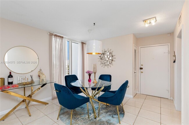 Building Photo - 2030 S Ocean Dr