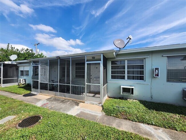 Primary Photo - 2211 Lincoln St