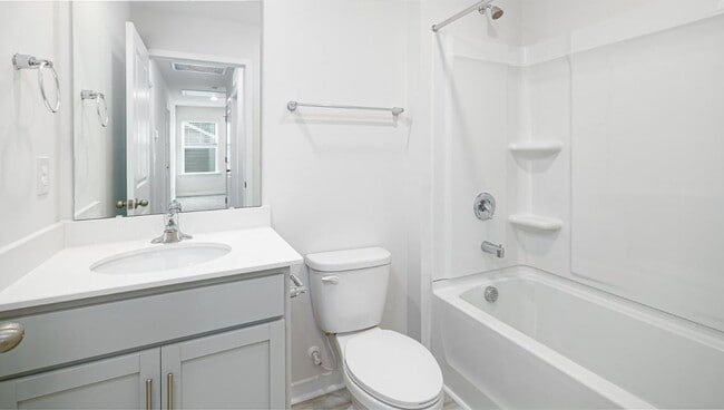 Building Photo - Modern 3-Bedroom Home in Community with Po...