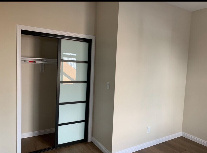 Building Photo - 5117 W 21st St