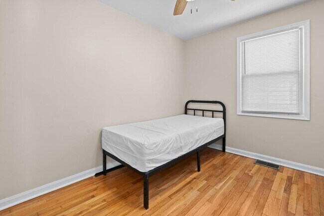 Building Photo - 1009 Lindsay St