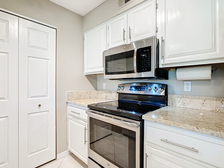 Stainless Steel Appliances - 2400 Feather Sound Dr Apt 421
