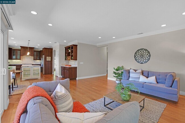 Building Photo - 706 Endsleigh Ct