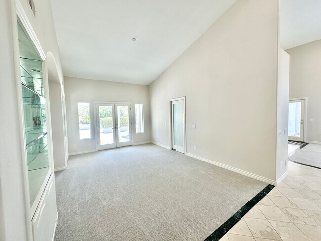Building Photo - 4286 La Canada Rd