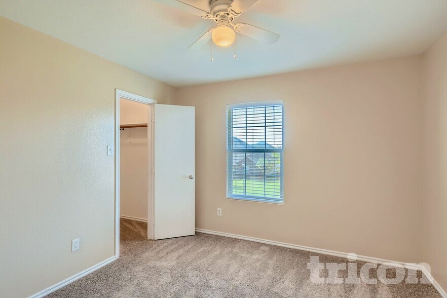 Building Photo - 712 Locustberry Dr