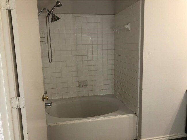 Building Photo - 5718 Silas Creek Ct