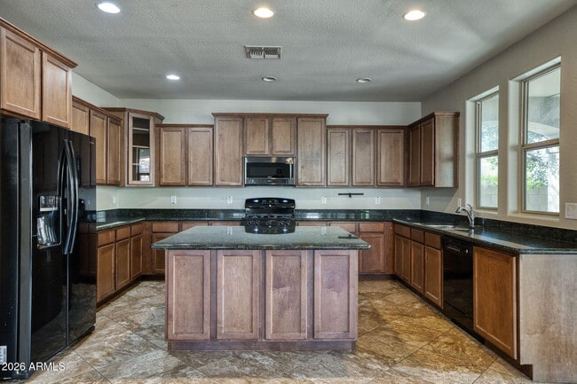 Building Photo - 13718 N 150th Dr