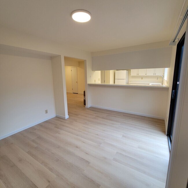 Building Photo - 931 Estudillo St