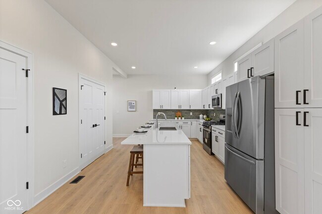 Building Photo - 1405 Deloss St