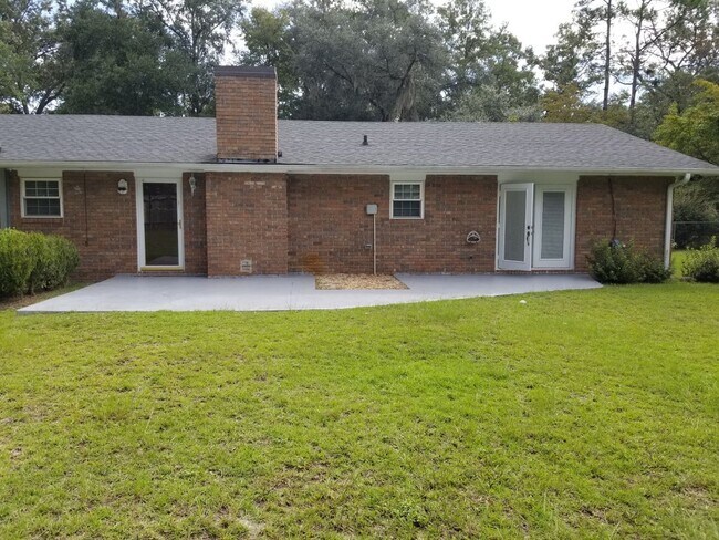 Building Photo - 829 Bradwell St