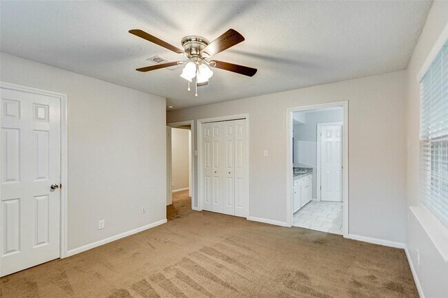 Building Photo - 13915 Charlynn Oaks Dr