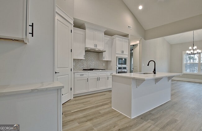 Building Photo - 190 Redhaven Dr