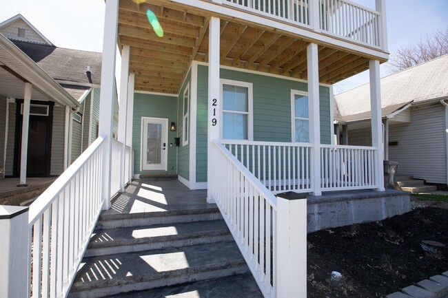 Building Photo - 219 E Morris St