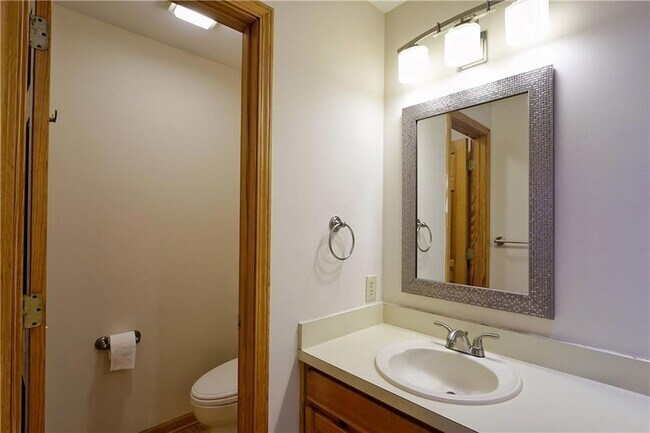 Building Photo - 127 Columbine Dr
