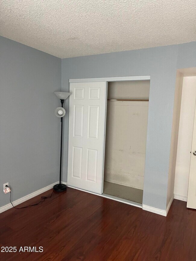 Building Photo - 303 W Fellars Dr