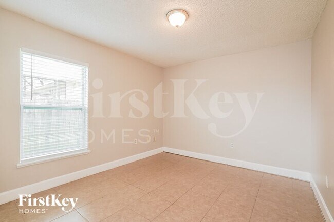 Building Photo - 129 Aurora Ln