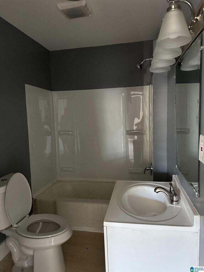 Building Photo - 315 3rd Ave N