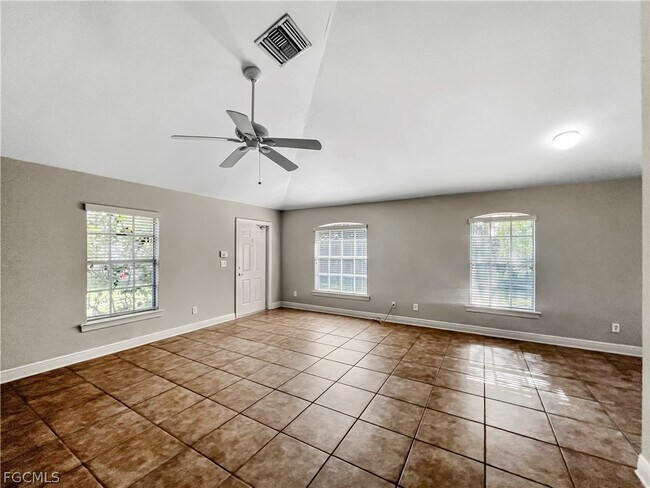 Building Photo - 13437 First St