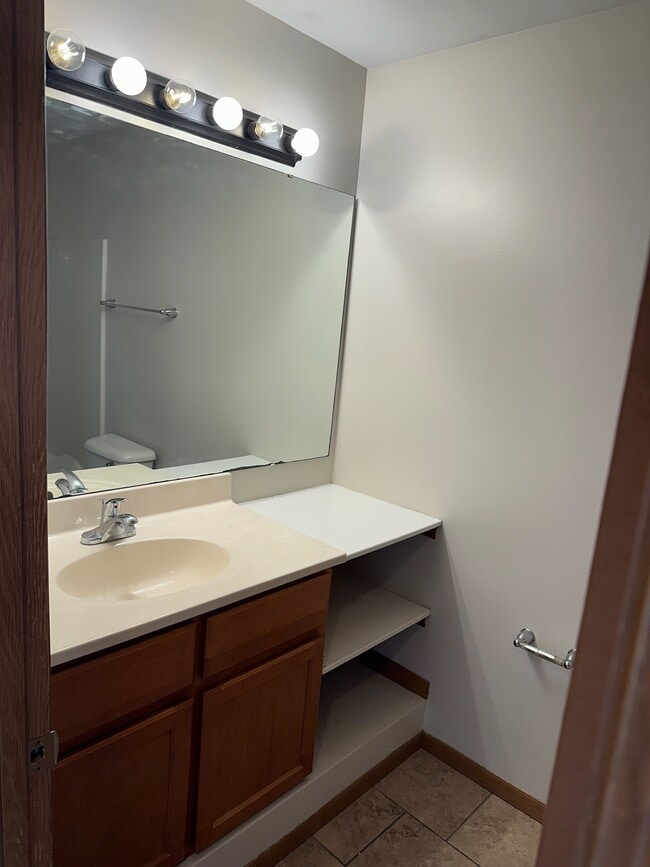 Building Photo - 807 Blackjack