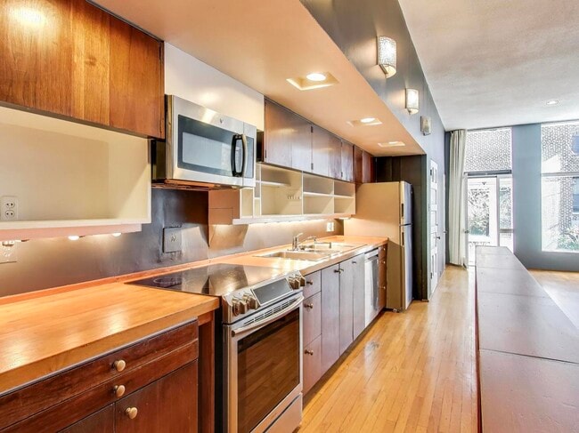 Building Photo - 5203 S Dorchester Ave