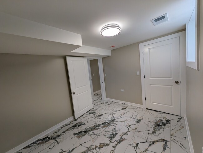 Building Photo - 41 W 14th Pl