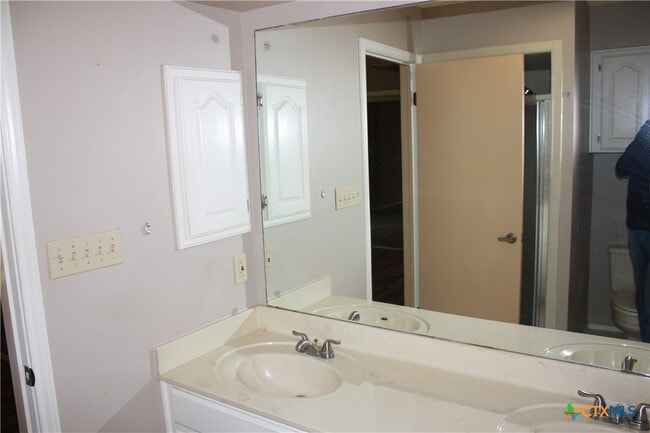 Building Photo - 421 Watts Ln