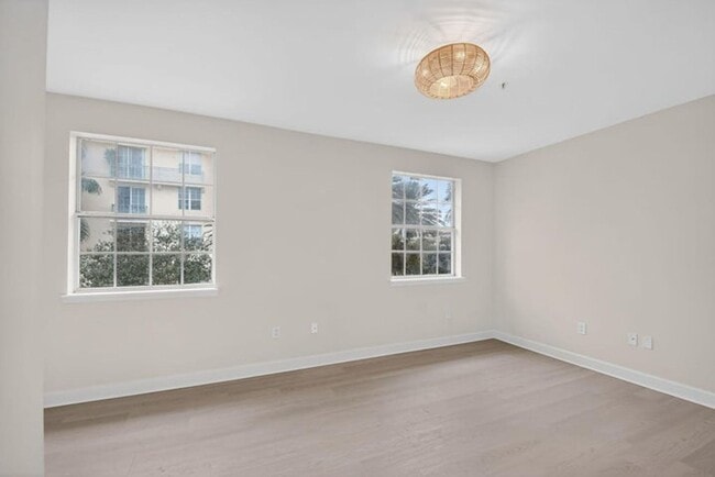 Building Photo - 695 Hibiscus St