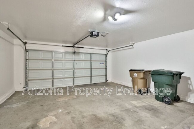 Building Photo - 16011 W Kendall St