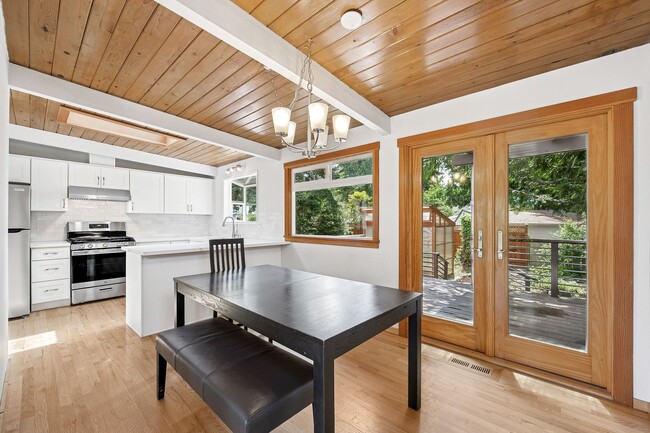 Building Photo - Beautifully Remodeled 3 Bed/2 Bath Edmonds...