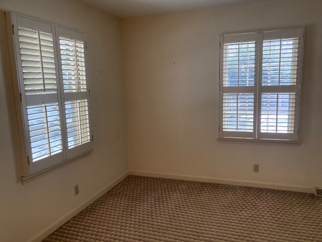 Building Photo - 103 Terrace Ct