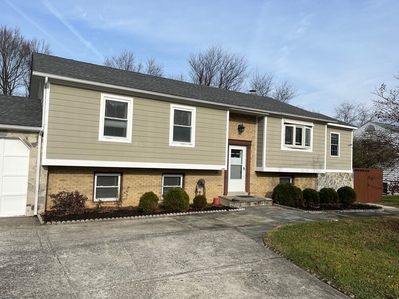 Building Photo - 7209 Needwood Rd