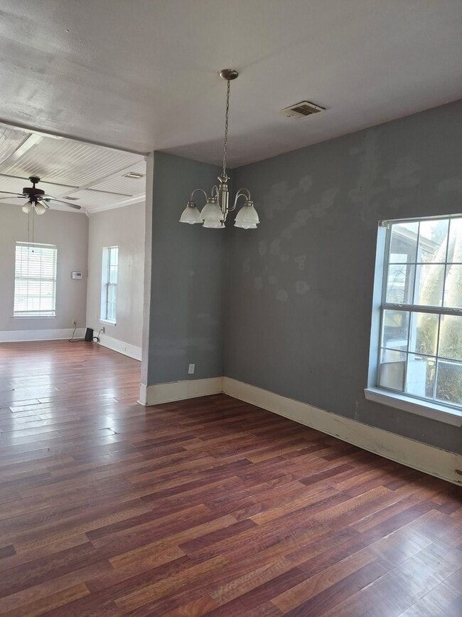 Building Photo - 504 American St