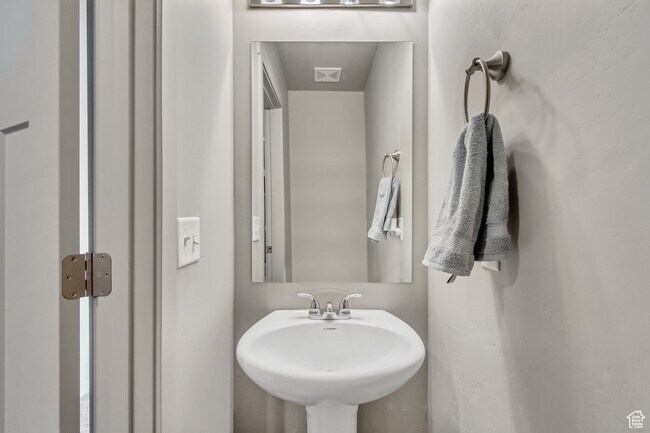 Building Photo - 14409 S Oakfield Way