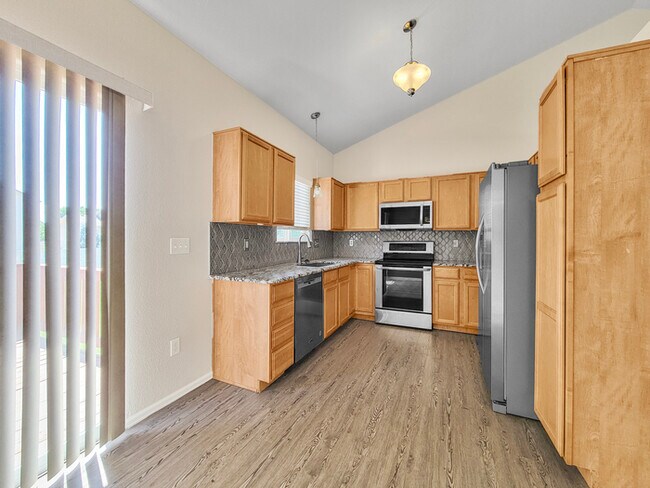 Building Photo - Charming 3 beds 2.5 baths in Firestone
