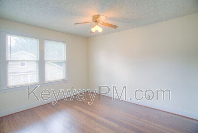 Building Photo - 250 Ellis St