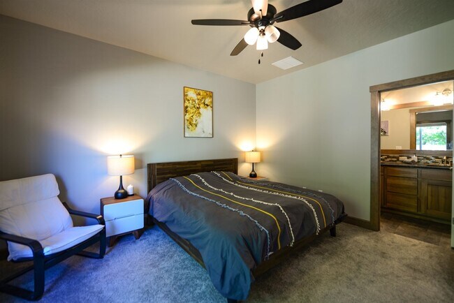 Building Photo - 7878 N Hibiscus Ln