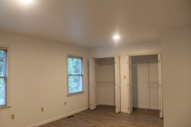Building Photo - 120 Eaglesmere Cir
