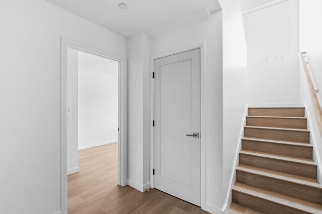 Building Photo - 6644 Valjean Ct