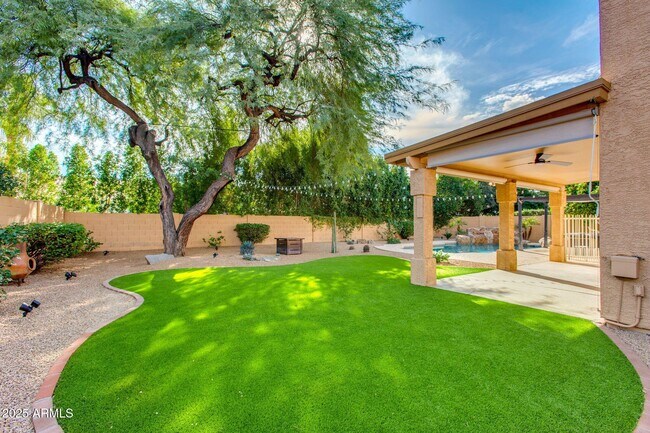 Building Photo - 5513 E Grovers Ave