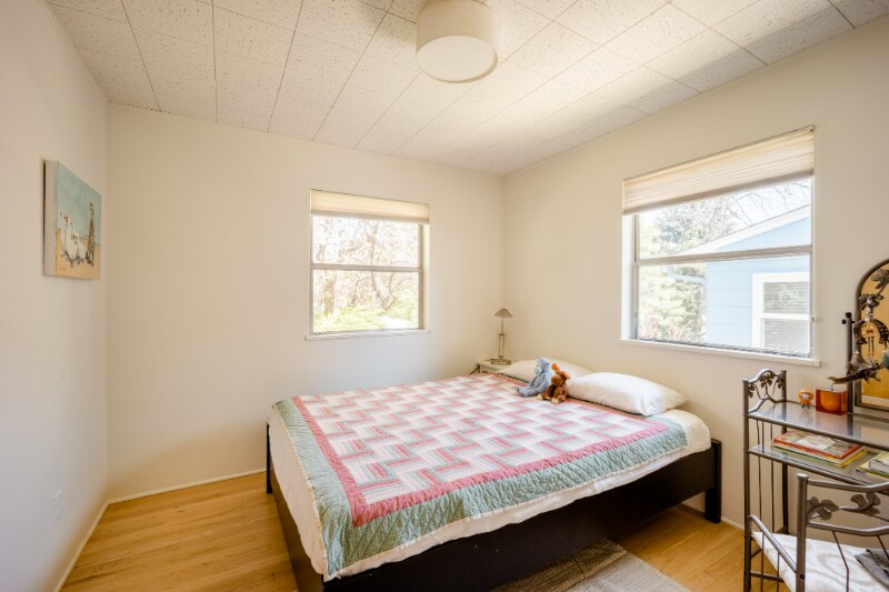 Building Photo - 2102 Mariposa Ave