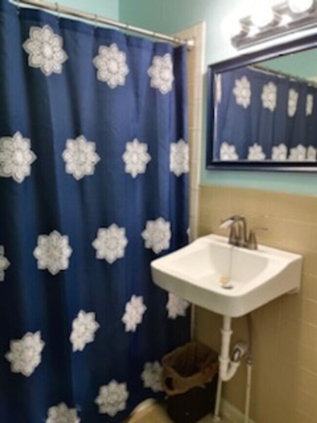 Building Photo - Single Family Home in Fredrick | Avail. Oc...